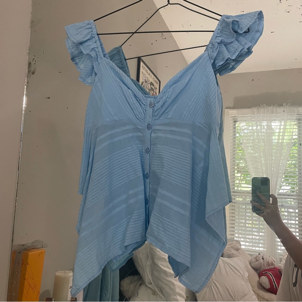 Urban Outfitters NWT blue flowy tank top with heart buttons